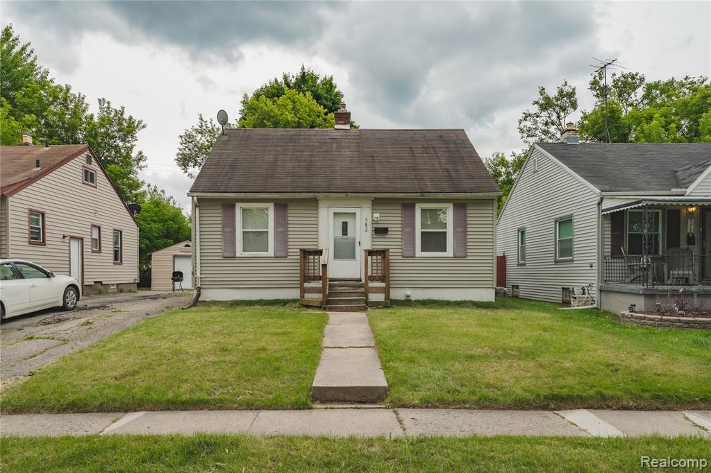 582 Lebaron Avenue, Pontiac, MI 48340 — front exterior