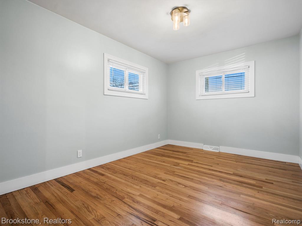 52421 WASHINGTON Street, New Baltimore, MI 48047 — Photo 15