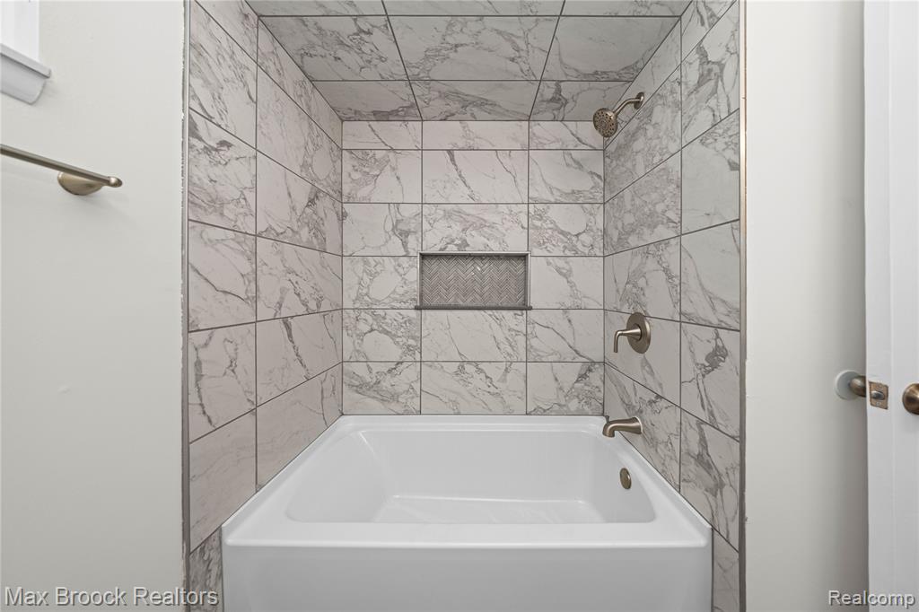 6695 Lahser Road, Bloomfield Hills, MI — Photo 25