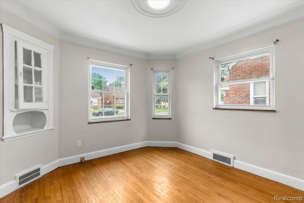 11110 Wayburn Street, Grosse Pointe, MI 48224 — Photo 6