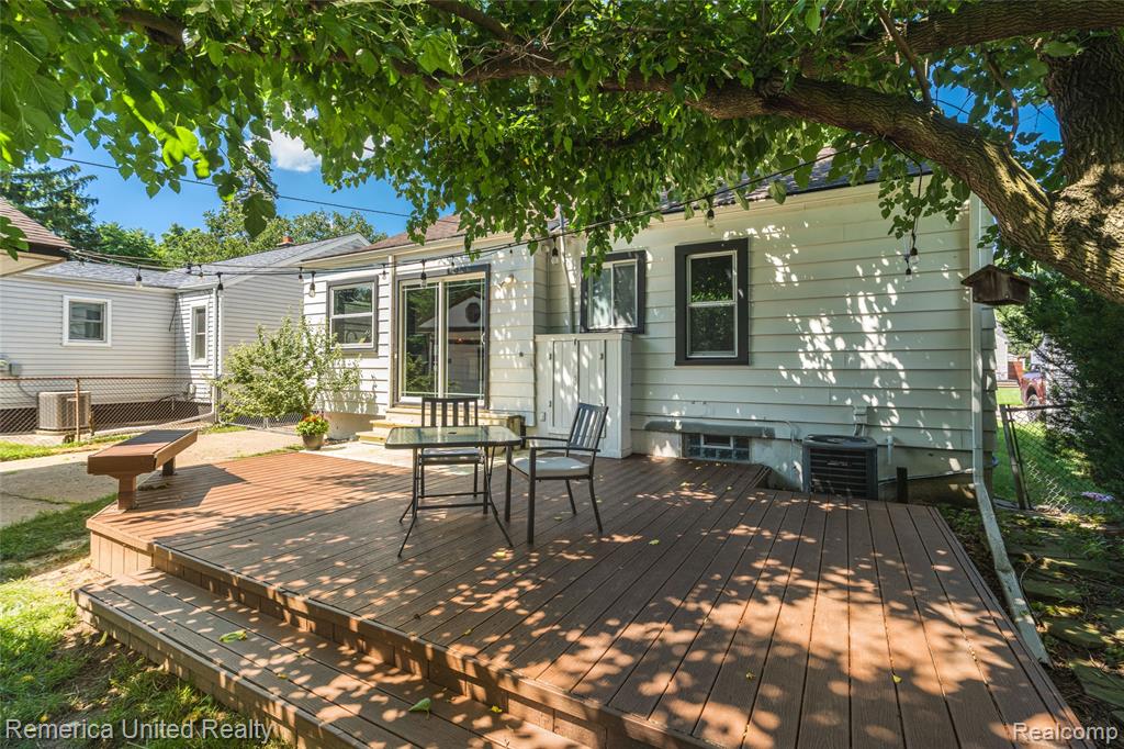 717 S Edgeworth Avenue, Royal Oak, MI 48067 — Photo 8