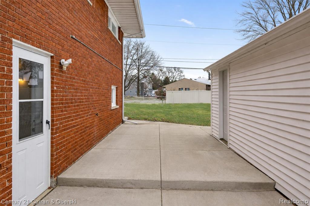 30631 Bayview Drive, Gibraltar, MI — Photo 40