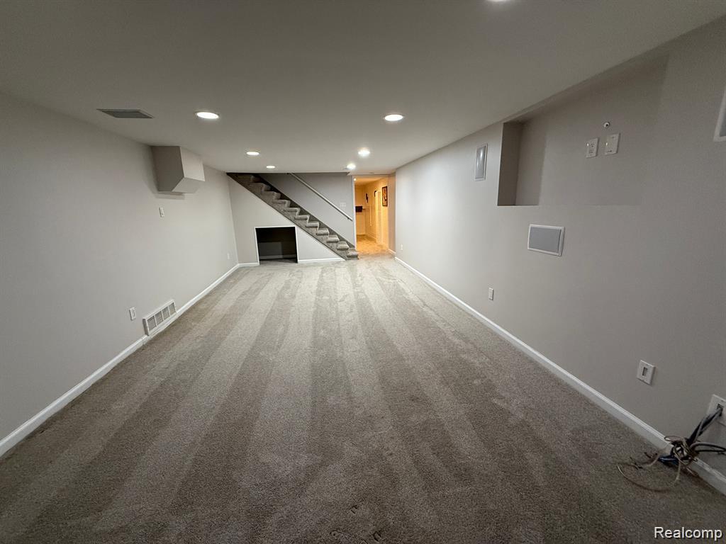 9693 BURNING TREE Drive, Grand Blanc, MI 48439 — Photo 43