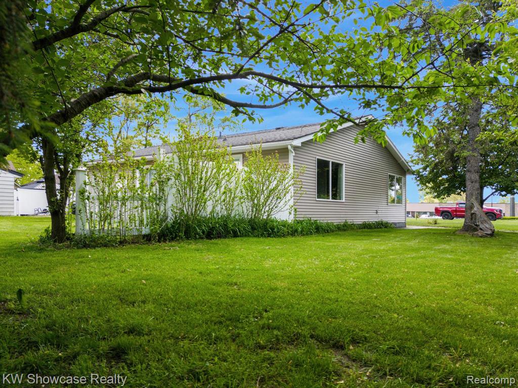 7969 Richardson Road, West Bloomfield, MI 48323 — Photo 32