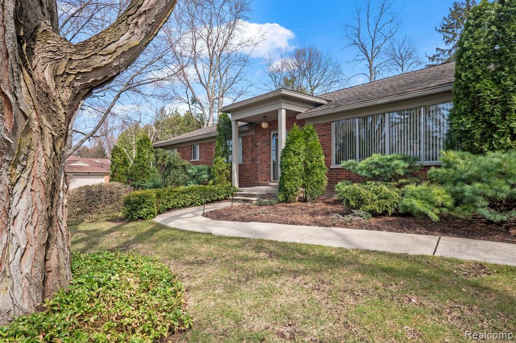 5889 ORCHARD BEND Road, Bloomfield Hills, MI 48301 — Photo 3