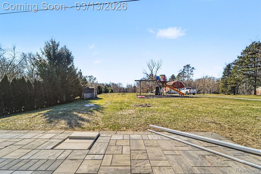 880 Hemingway Road, Lake Orion, MI 48362 — Photo 16