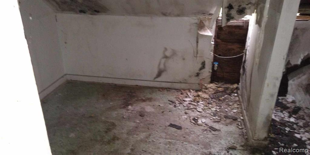 13832 PINEWOOD Street, Detroit, MI, 48205