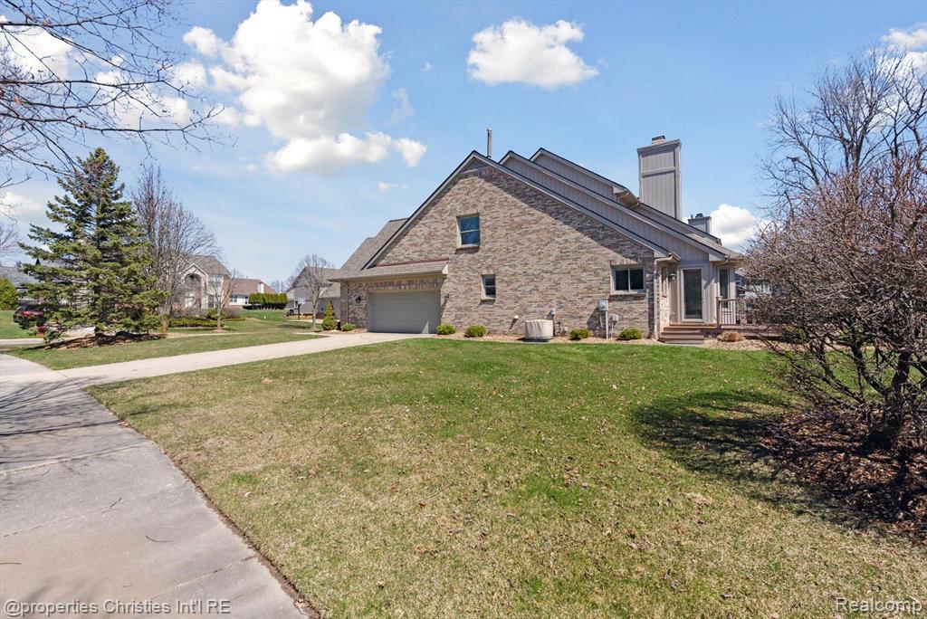 40611 PAISLEY Circle, Novi, MI 48377 — Photo 59