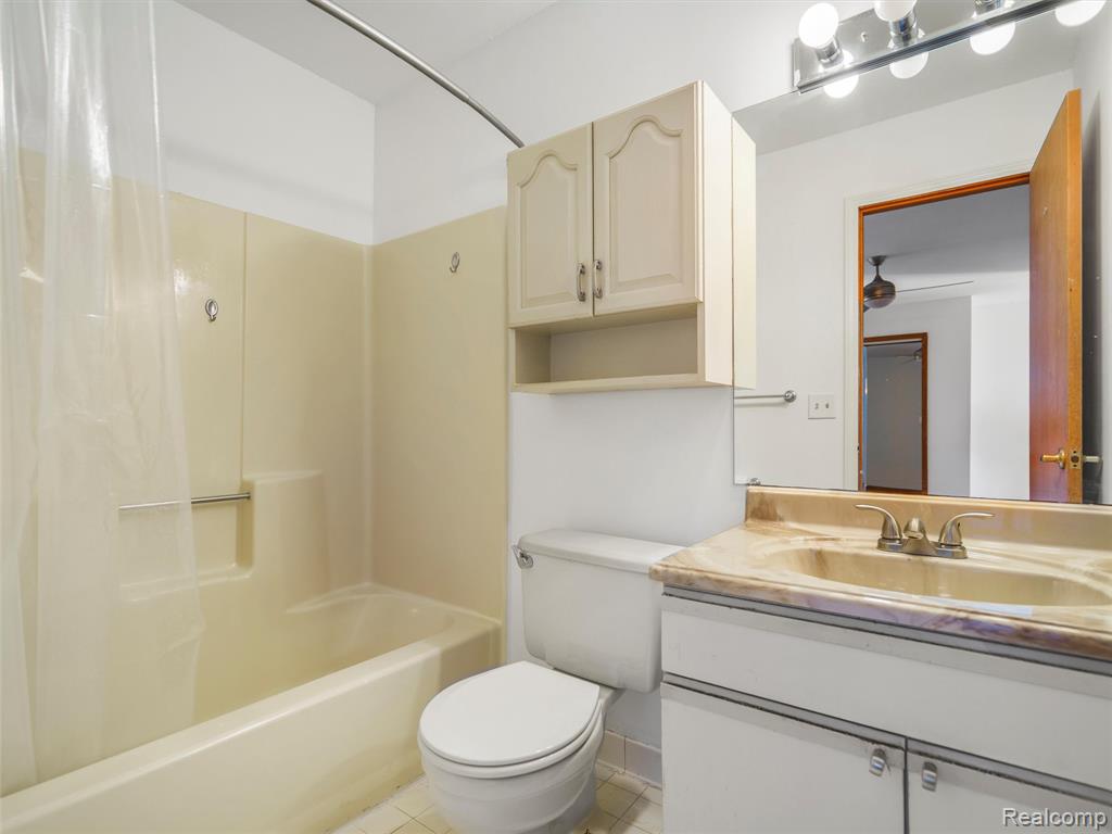 9026 E Bluewater Drive, Clarkston, MI 48348 — Photo 15