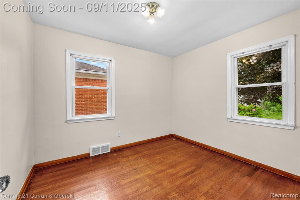 8235 Virgil Street, Dearborn Heights, MI 48127 — Photo 17