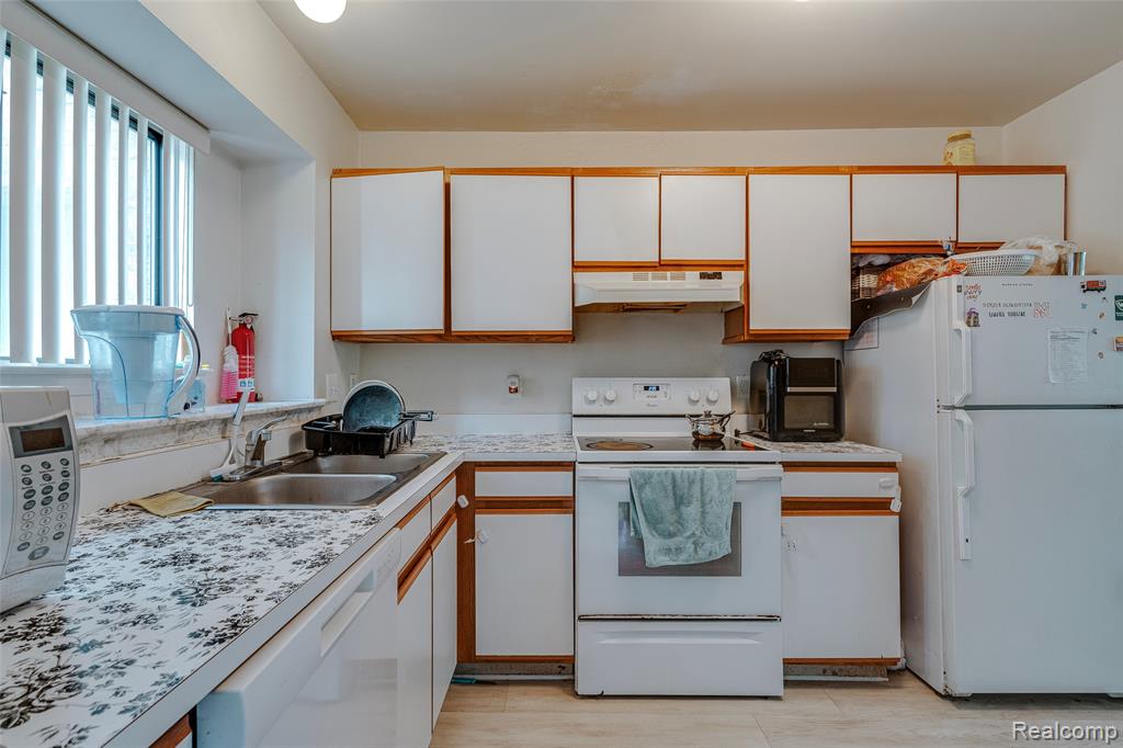 42764 Lilley Pointe Drive, 165, Canton, MI 48187 — Photo 15