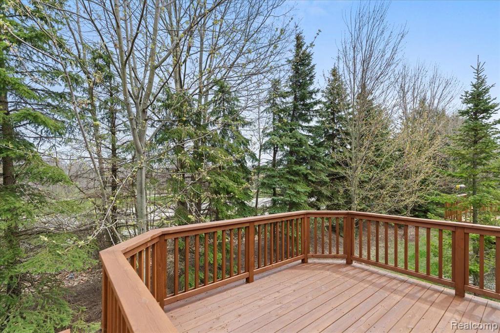 30216 VIEWCREST Drive, Novi, MI 48377 — Photo 36