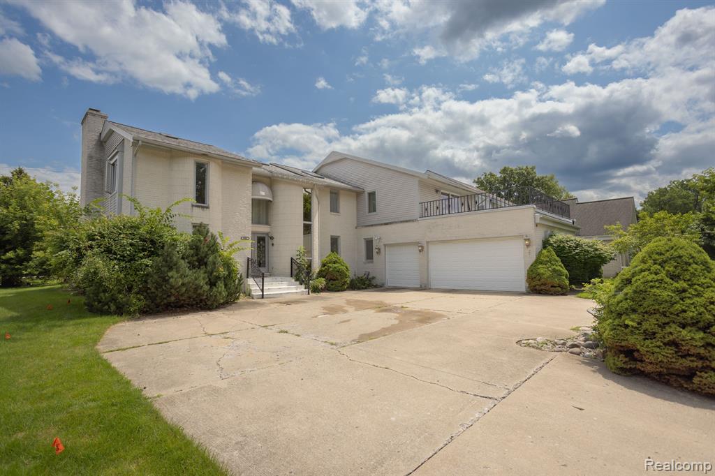 5881 NANEVA, West Bloomfield, MI — Photo 3