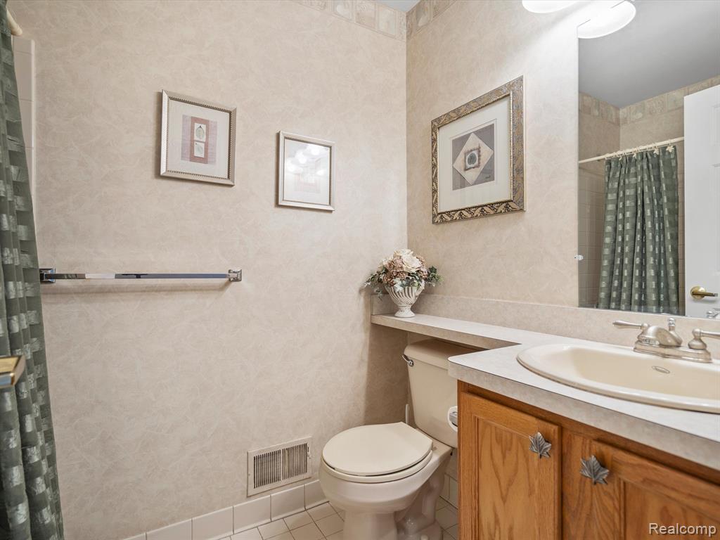 46311 BENTLEY Circle W, 51, Macomb, MI 48044 — Photo 10