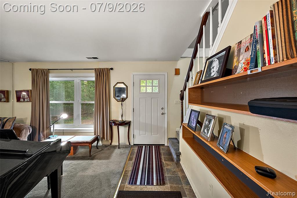 930 Little Hill Court, Rochester Hills, MI 48307 — Photo 19