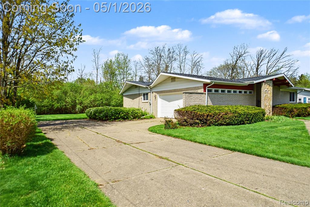 4400 Hedgethorn Circle, Burton, MI 48509 — Photo 2