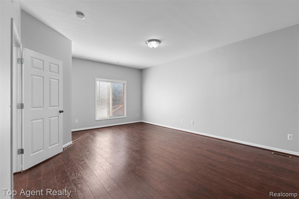 1066 Lorenzo Court, Troy, MI 48085 — Photo 16