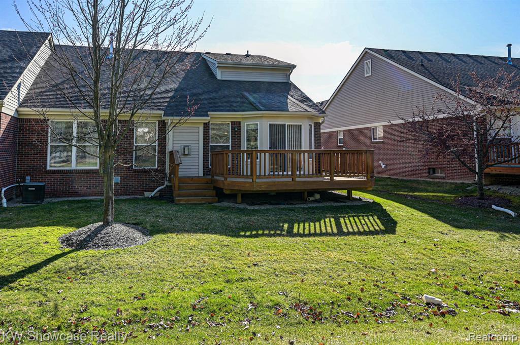 1074 ANDOVER Circle, Commerce Twp, MI 48390 — Photo 45