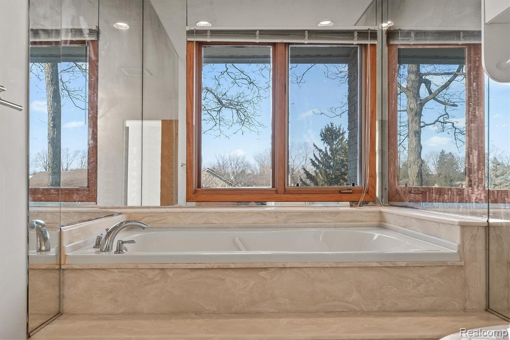 5322 Pond Bluff Drive, West Bloomfield, MI 48323 — Photo 29