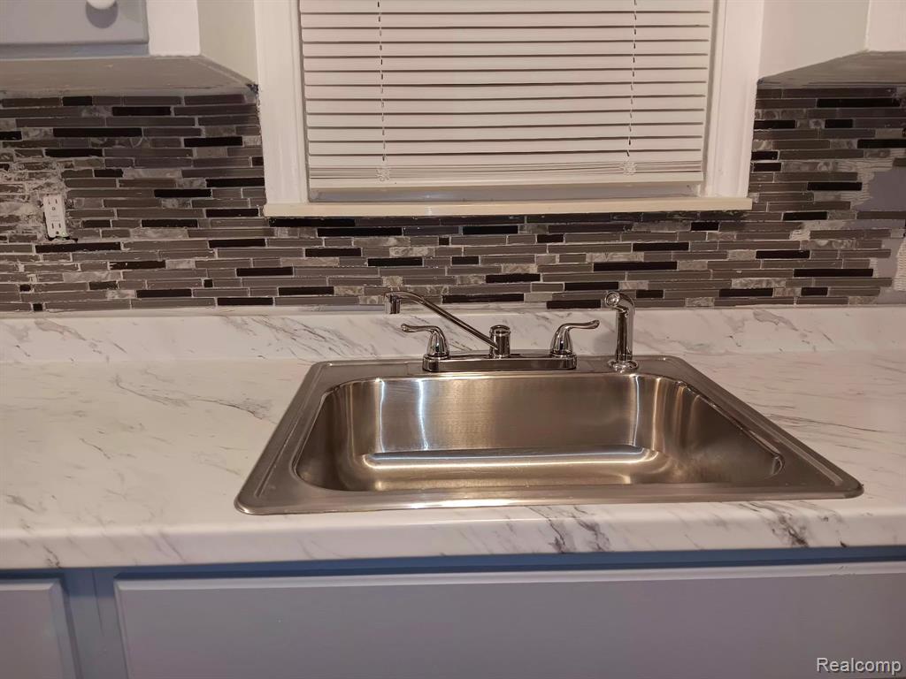 9251 PLAINVIEW, Detroit, MI 48228 — Photo 6