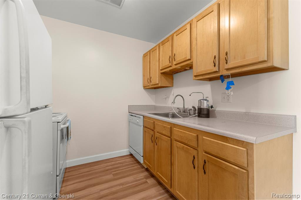 10037 Allen Pointe Drive, Allen Park, MI 48101 — Photo 13