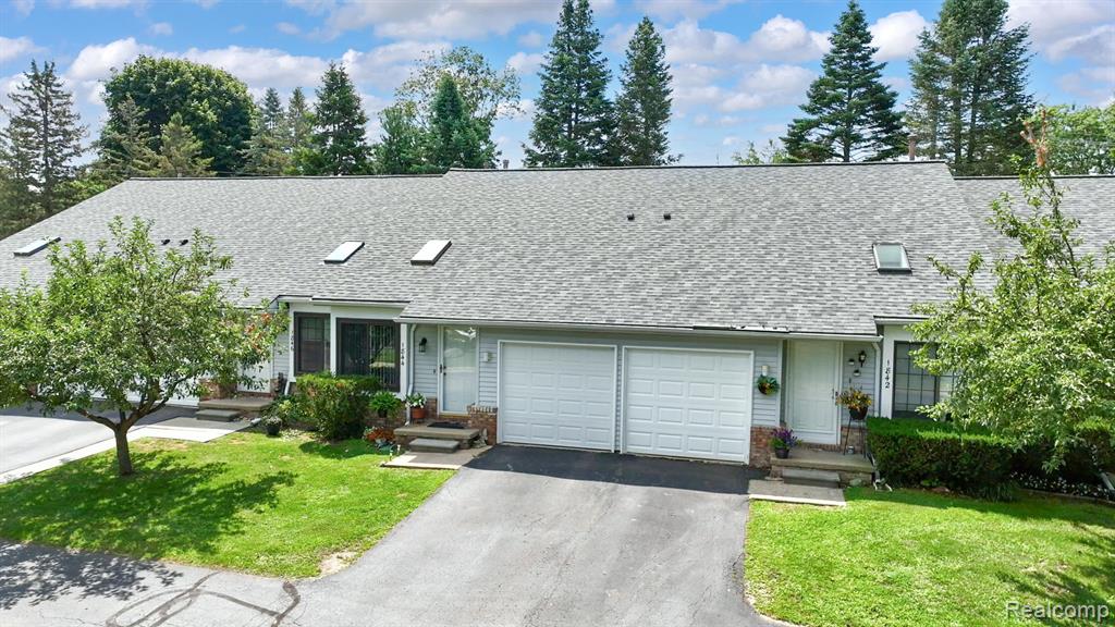 1844 N Pontiac Trail, Walled Lake, MI 48390 — Photo 32
