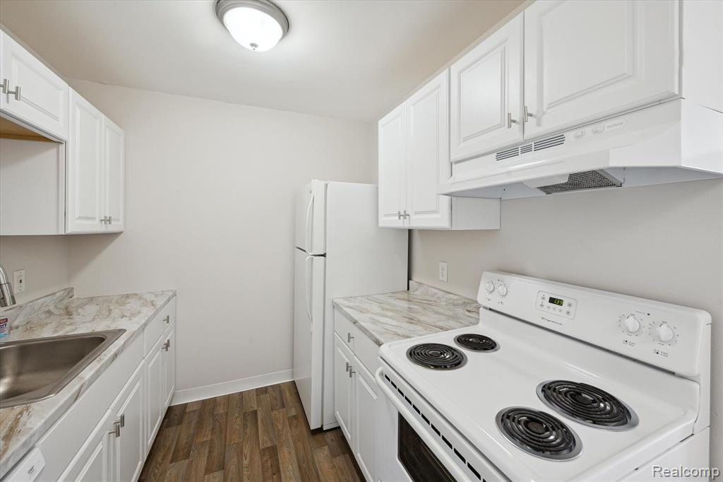 8719 Meadowbrook Drive, #5, Brighton, MI 48116 — Photo 24
