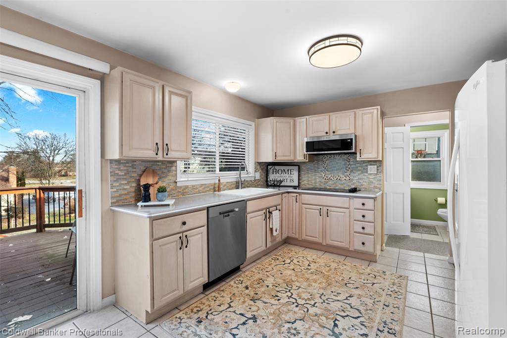 4347 Apple Valley Lane, West Bloomfield, MI 48323 — Photo 13