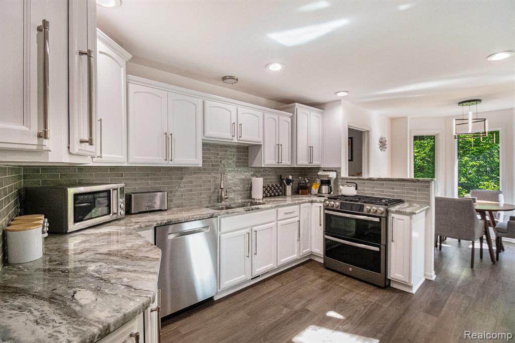 8315 Woodland Circle, Goodrich Vlg, MI — Photo 10