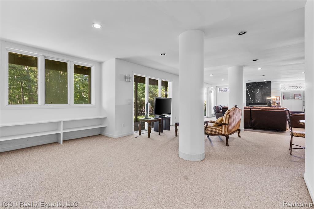 5727 Royal Wood, West Bloomfield, MI — Photo 31