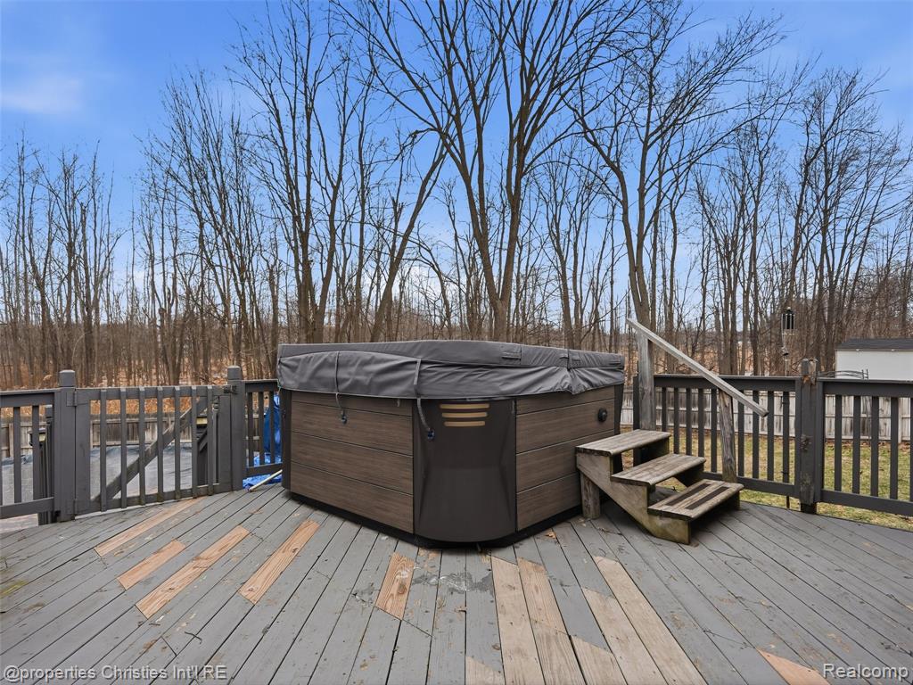 517 Cove View Drive, Waterford, MI 48327 — Photo 33