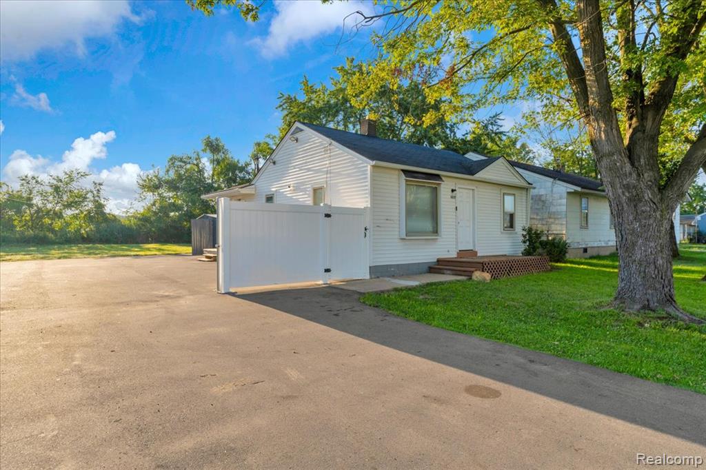 6837 Middlebelt Road, Romulus, MI 48174 — Photo 2