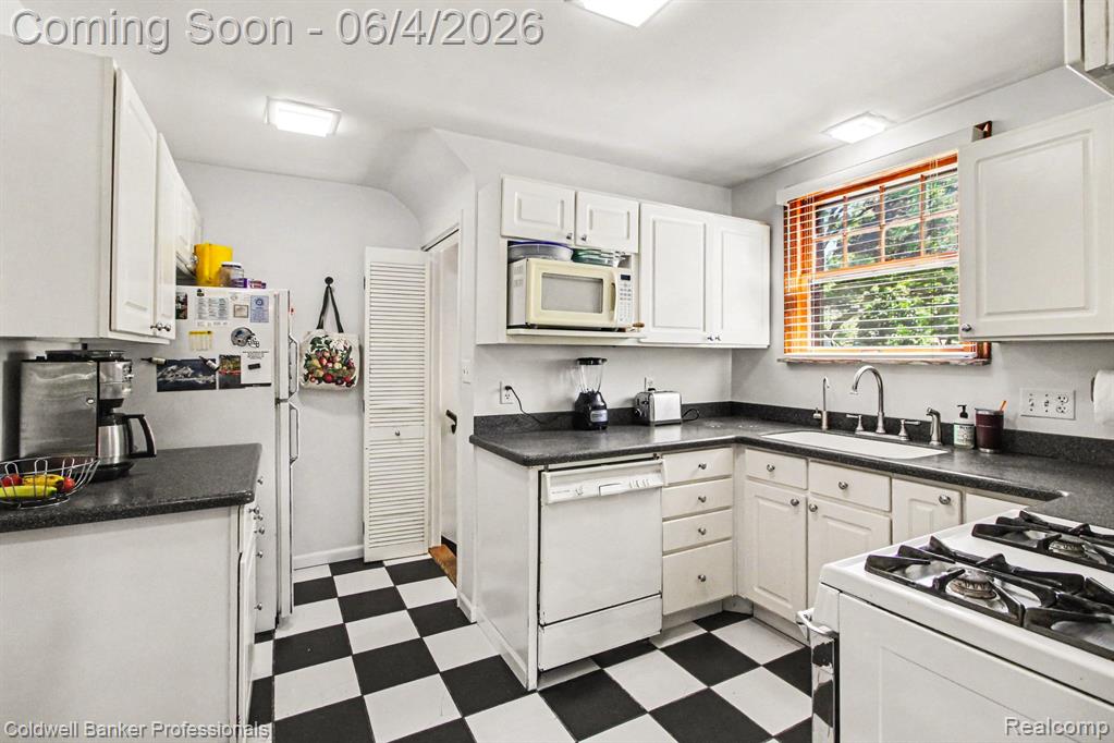 42 Wellesley Drive, Pleasant Ridge, MI — Photo 10