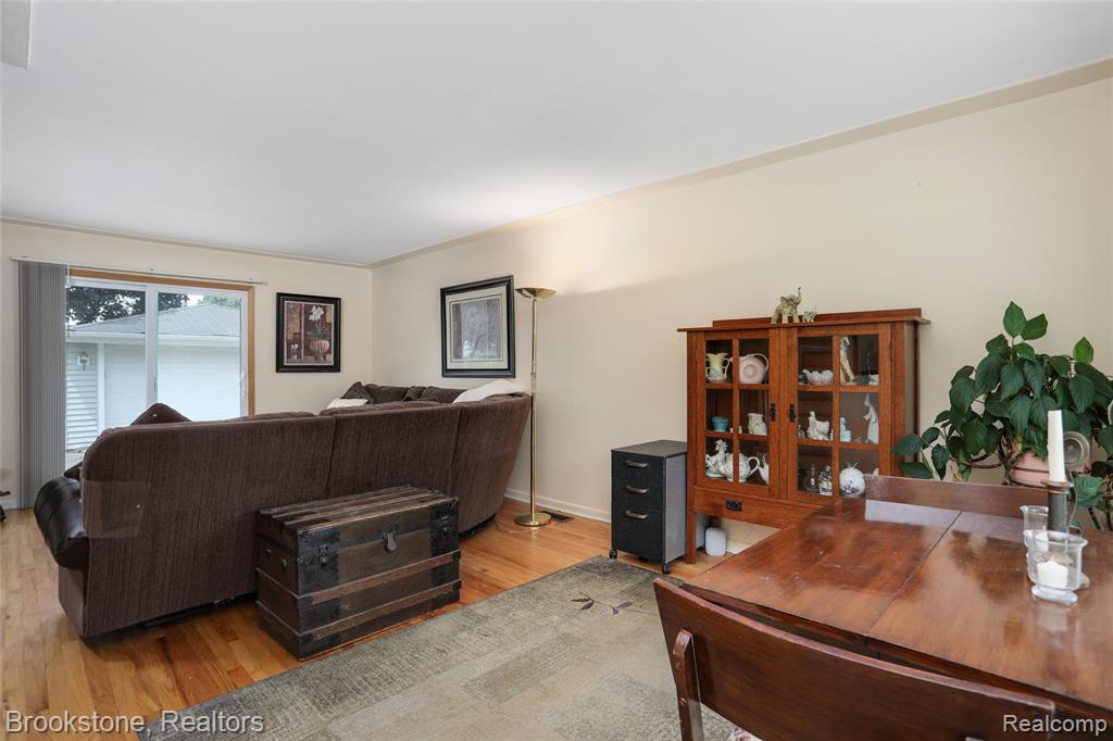 9915 Pere Avenue, Livonia, MI 48150 — Photo 3
