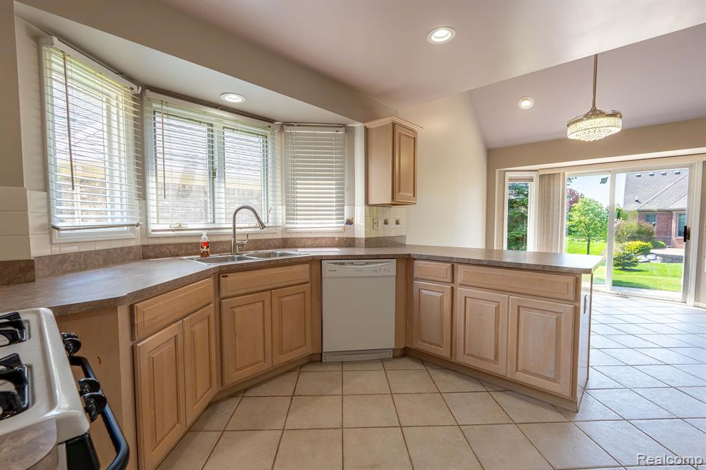 52201 BOLAND Road, Chesterfield, MI 48047 — Photo 17