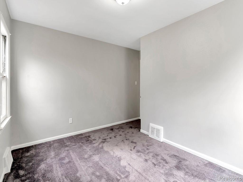 8651 HAZELTON Street, Dearborn Heights, MI 48127 — Photo 14