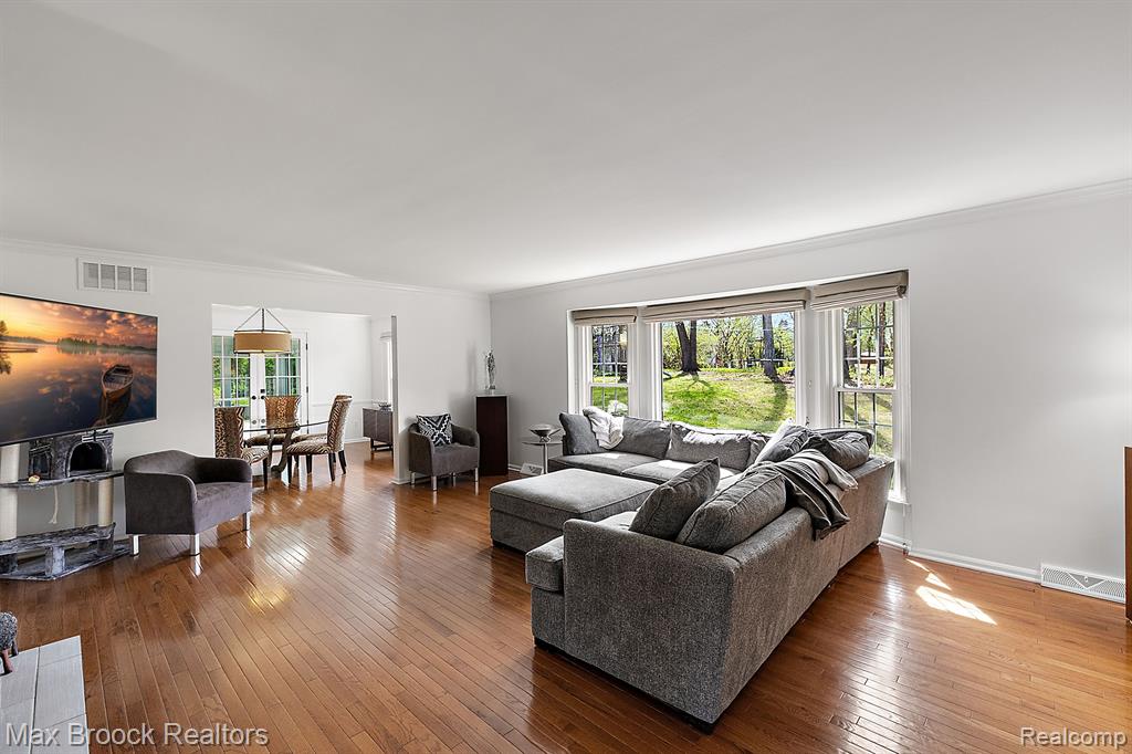 4384 SUNNINGDALE Drive, Bloomfield Hills, MI 48302 — Photo 4