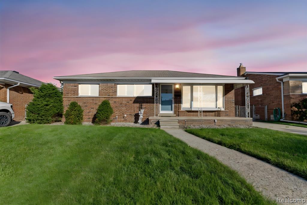 25866 Huron Street, Roseville, MI 48066