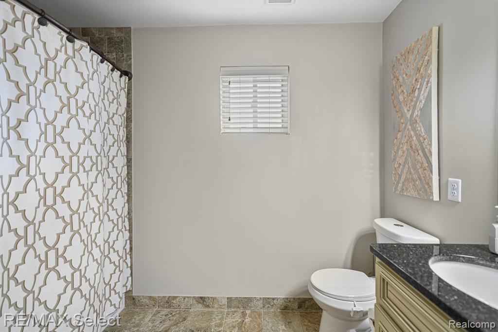 9212 HIDDEN OAKS Drive, Grand Blanc, MI 48439 — Photo 23
