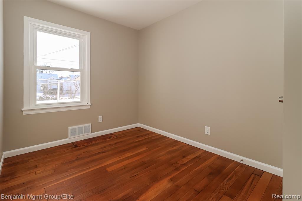 28461 Marquette Street, Garden City, MI — Photo 15