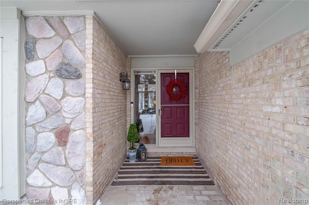 437 Covington Court, 68, Northville, MI 48168 — Photo 3