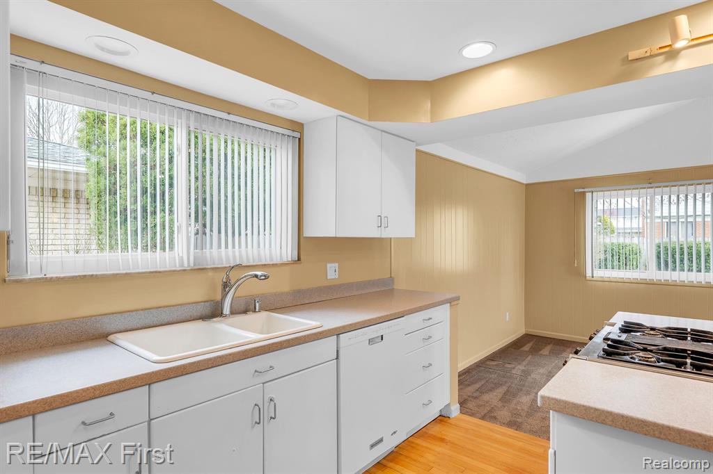4191 ANGELINE Drive, Sterling Heights, MI 48310 — Photo 9