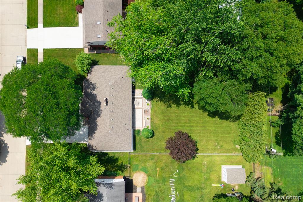 8366 Glengarry Road, Grosse Ile, MI 48138 — Photo 42