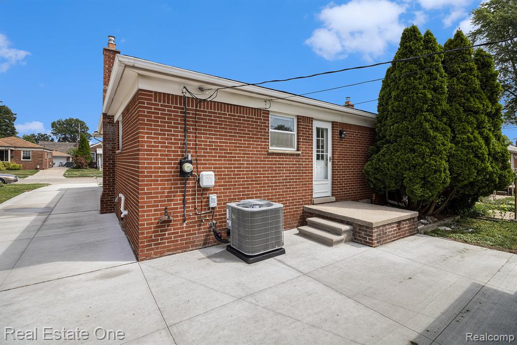 669 Highland Avenue, Lincoln Park, MI 48146 — Photo 26