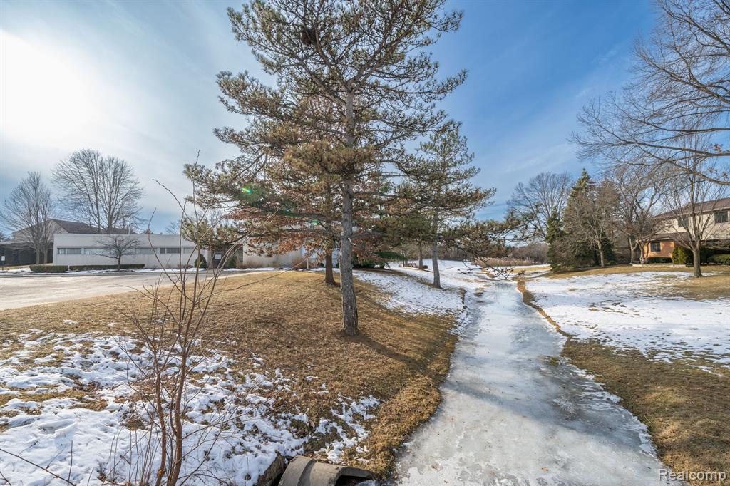 3630 OLD CREEK Road, Troy, MI 48084 — Photo 25