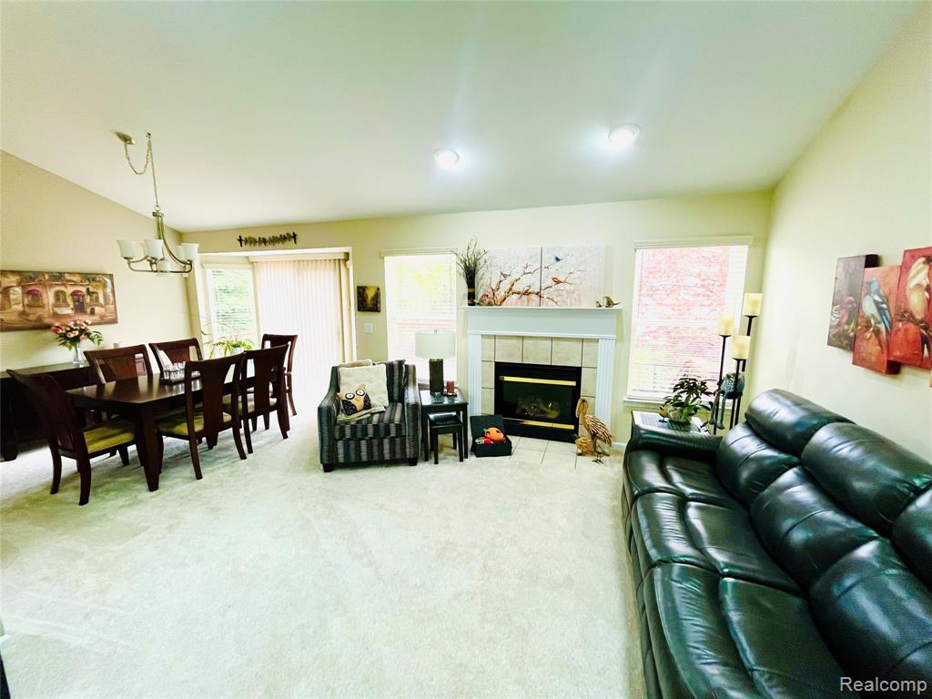 828 Woodhaven Drive, Commerce Twp, MI 48390 — Photo 4