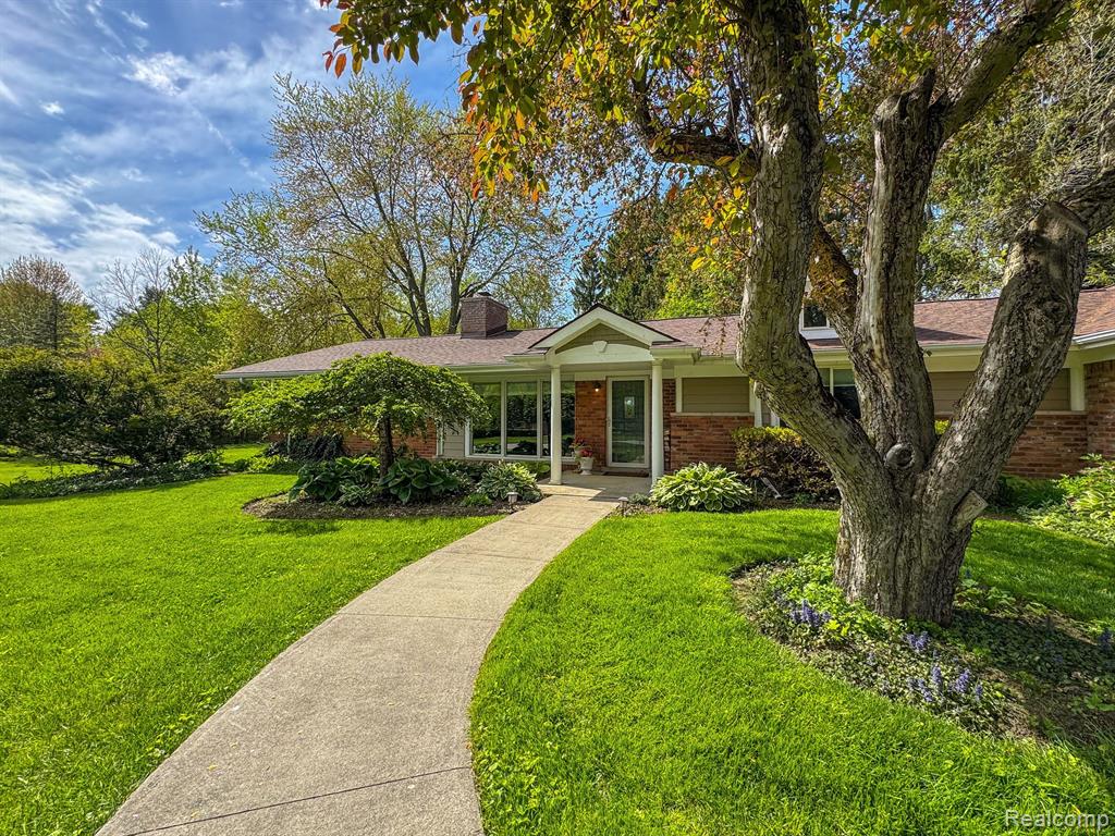 4540 BURNLEY Drive, Bloomfield Hills, MI 48304 — Photo 3