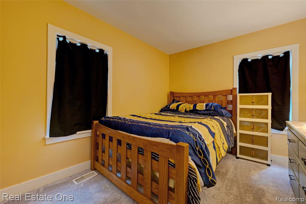 8247 Miller Road, Swartz Creek, MI 48473 — Photo 11