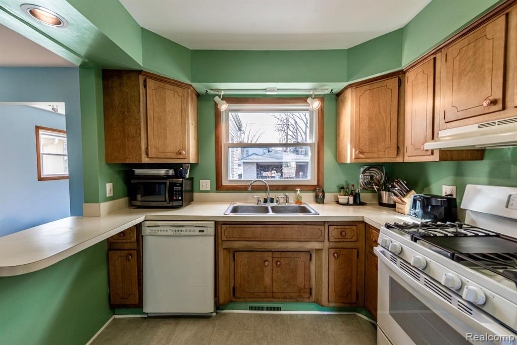 506 S VERMONT Avenue, Royal Oak, MI 48067 — Photo 3
