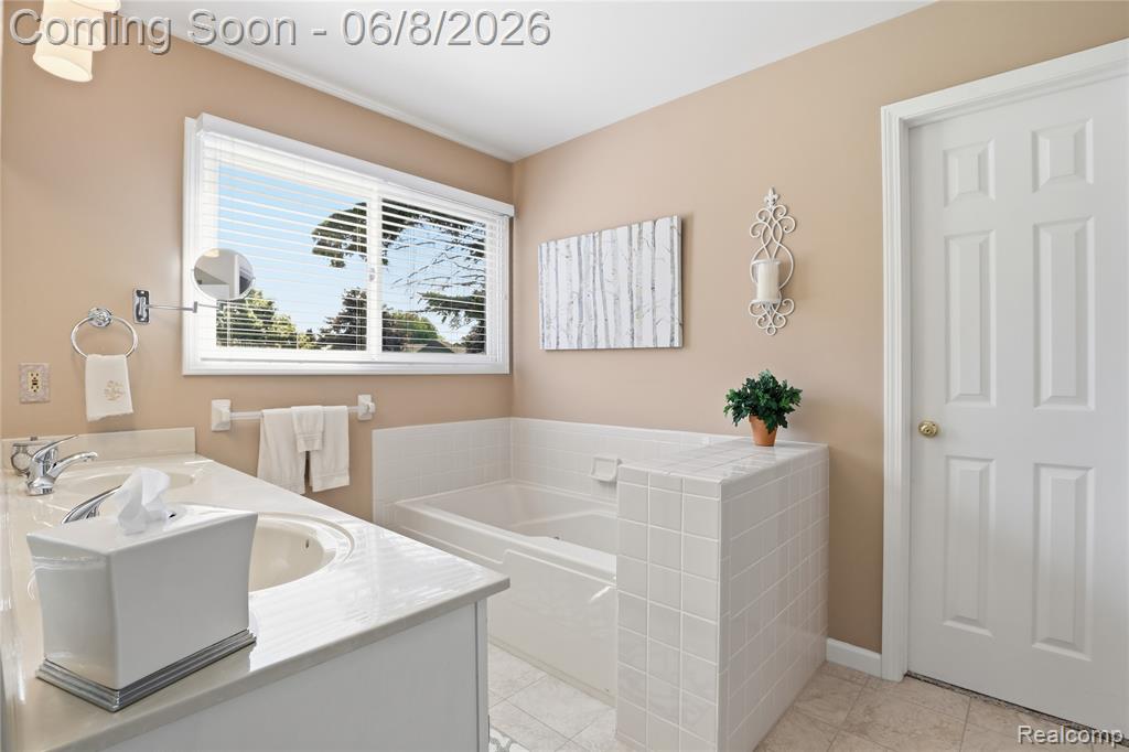 6153 Pine Creek Court, Grand Blanc, MI 48439 — Photo 27